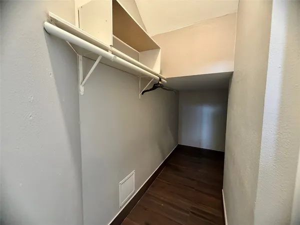 $2,500 | 8006 Oakwood Bend Drive, Houston, TX 77040