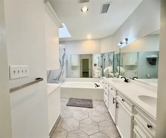 $2,500 | 8006 Oakwood Bend Drive, Houston, TX 77040