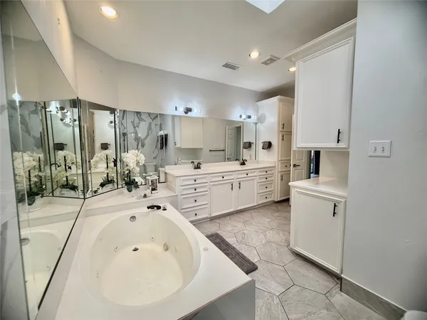 $2,500 | 8006 Oakwood Bend Drive, Houston, TX 77040