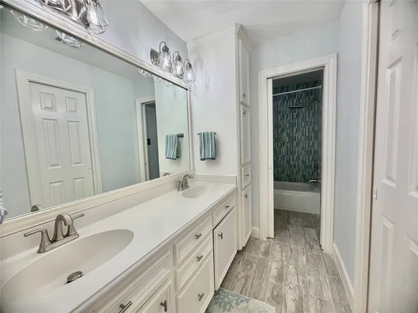 $2,500 | 8006 Oakwood Bend Drive, Houston, TX 77040