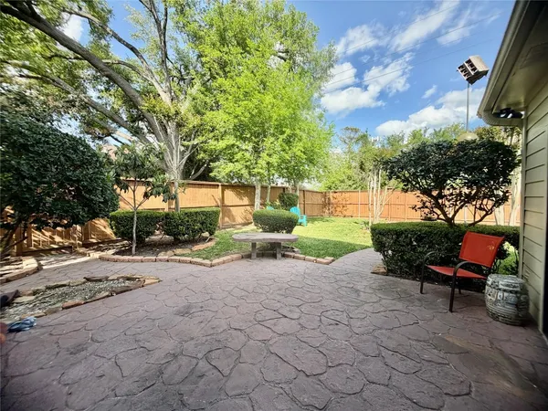 $2,500 | 8006 Oakwood Bend Drive, Houston, TX 77040