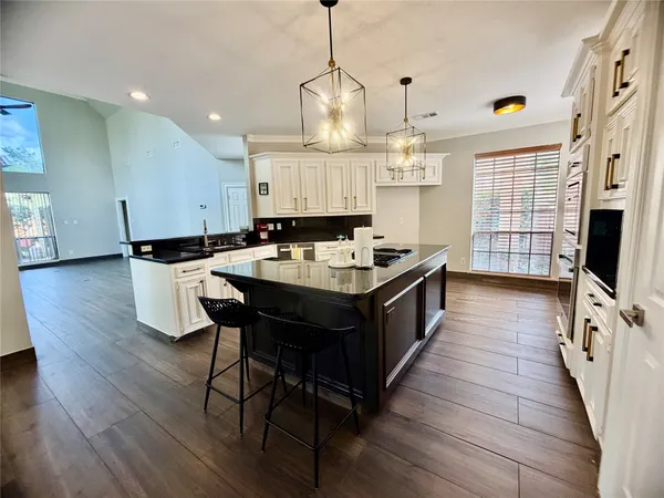 $2,500 | 8006 Oakwood Bend Drive, Houston, TX 77040