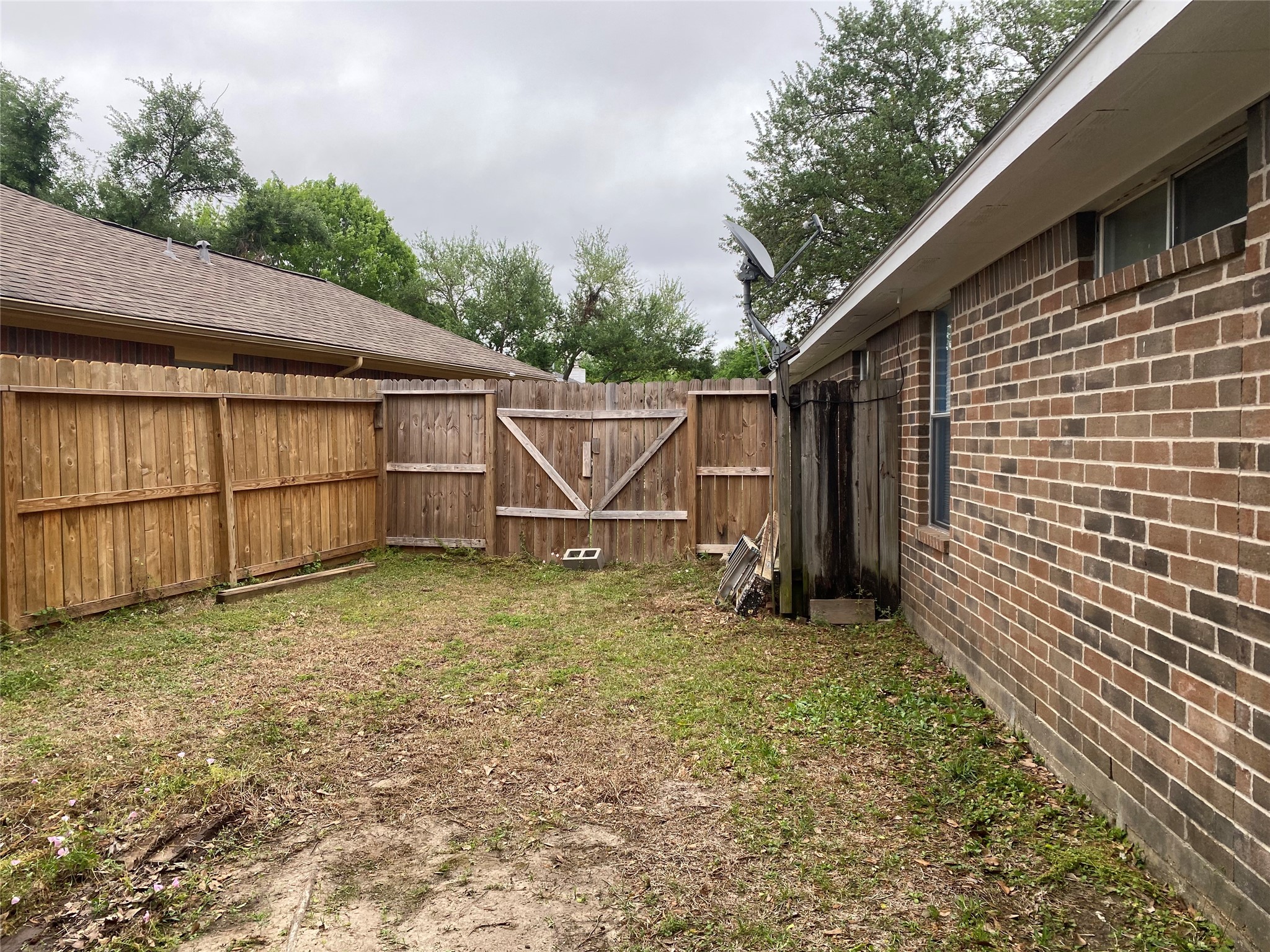 3601 Colleen Meadows Circle Houston, TX 77080 - Photo 14 of 22 7Foot-Wide Gate on North Side Yard