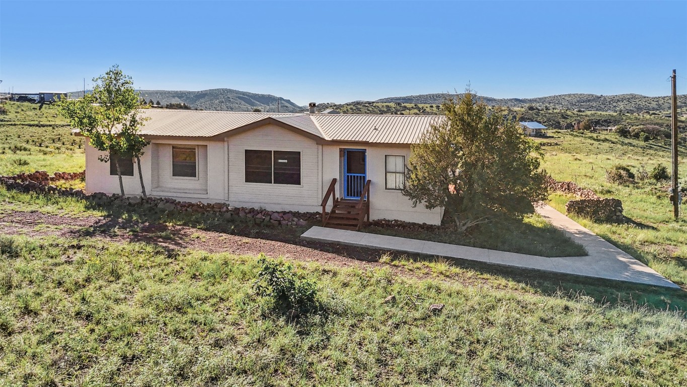 106 Ridge Line Drive Fort Davis, TX 79734 - Photo 34 of 39 a house view with a garden space