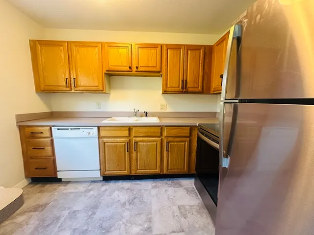 $2,600 | 232 Rock Street, Unit 232, Norwood, MA 02062