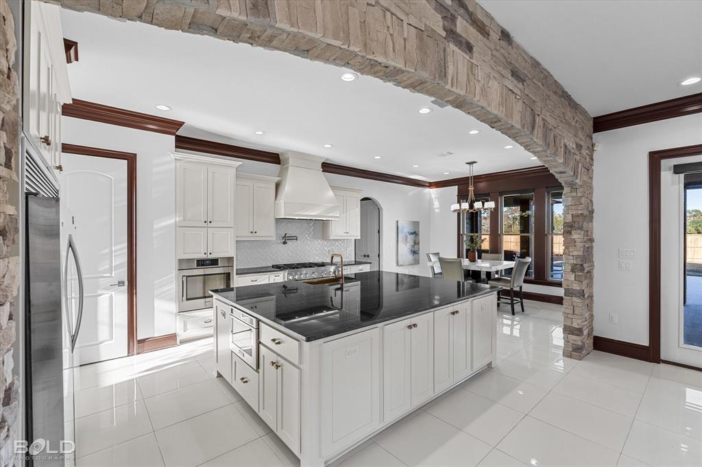 9480 McCain Road Shreveport, LA 71107 - Photo 12 of 40 a kitchen with a sink and refrigerator