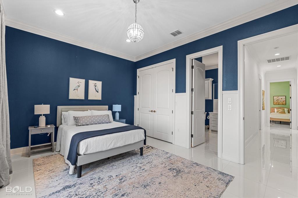 9480 McCain Road Shreveport, LA 71107 - Photo 24 of 40 a spacious bedroom with a bed and a table in it