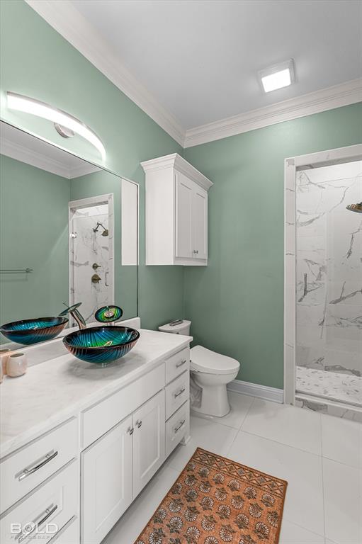 9480 McCain Road Shreveport, LA 71107 - Photo 27 of 40 a bathroom with a sink a toilet and a mirror