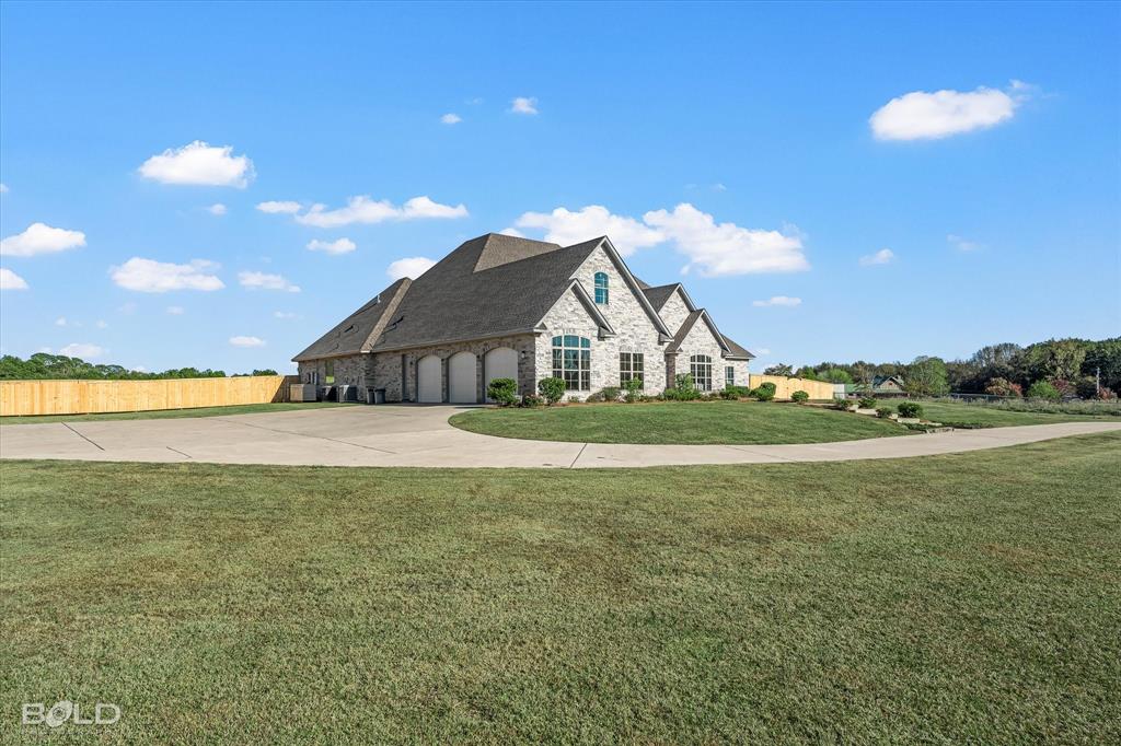 9480 McCain Road Shreveport, LA 71107 - Photo 3 of 40 a view of a house with a big yard