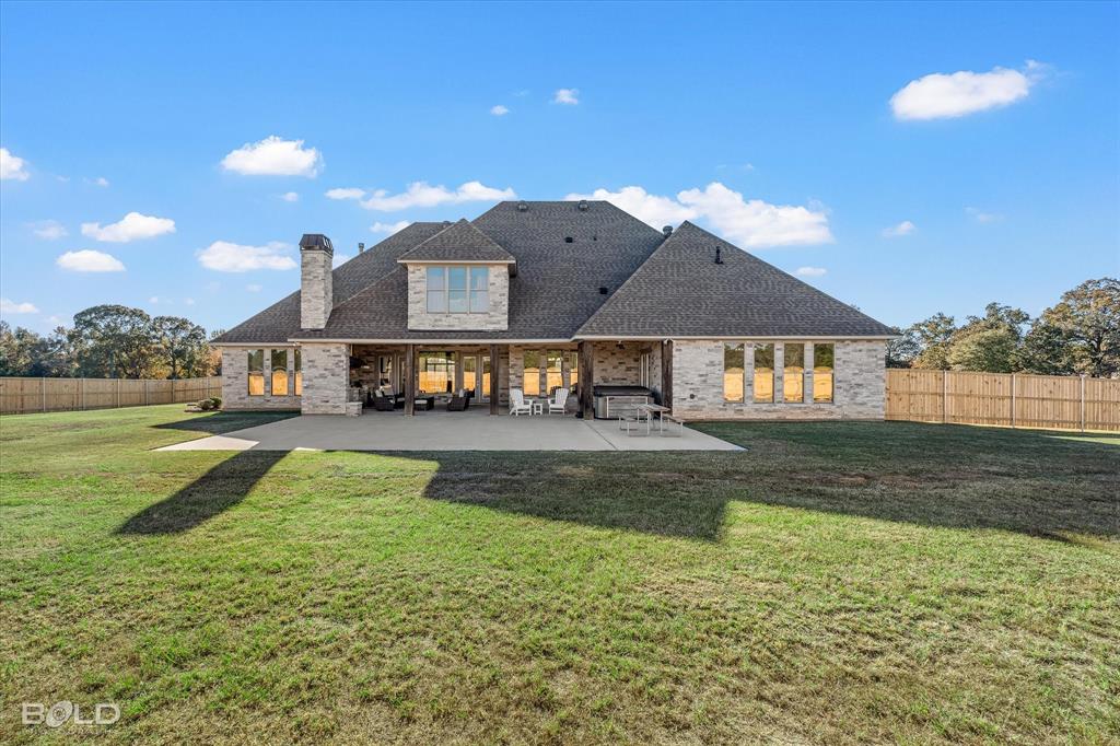 9480 McCain Road Shreveport, LA 71107 - Photo 34 of 40 a front view of a house with a yard