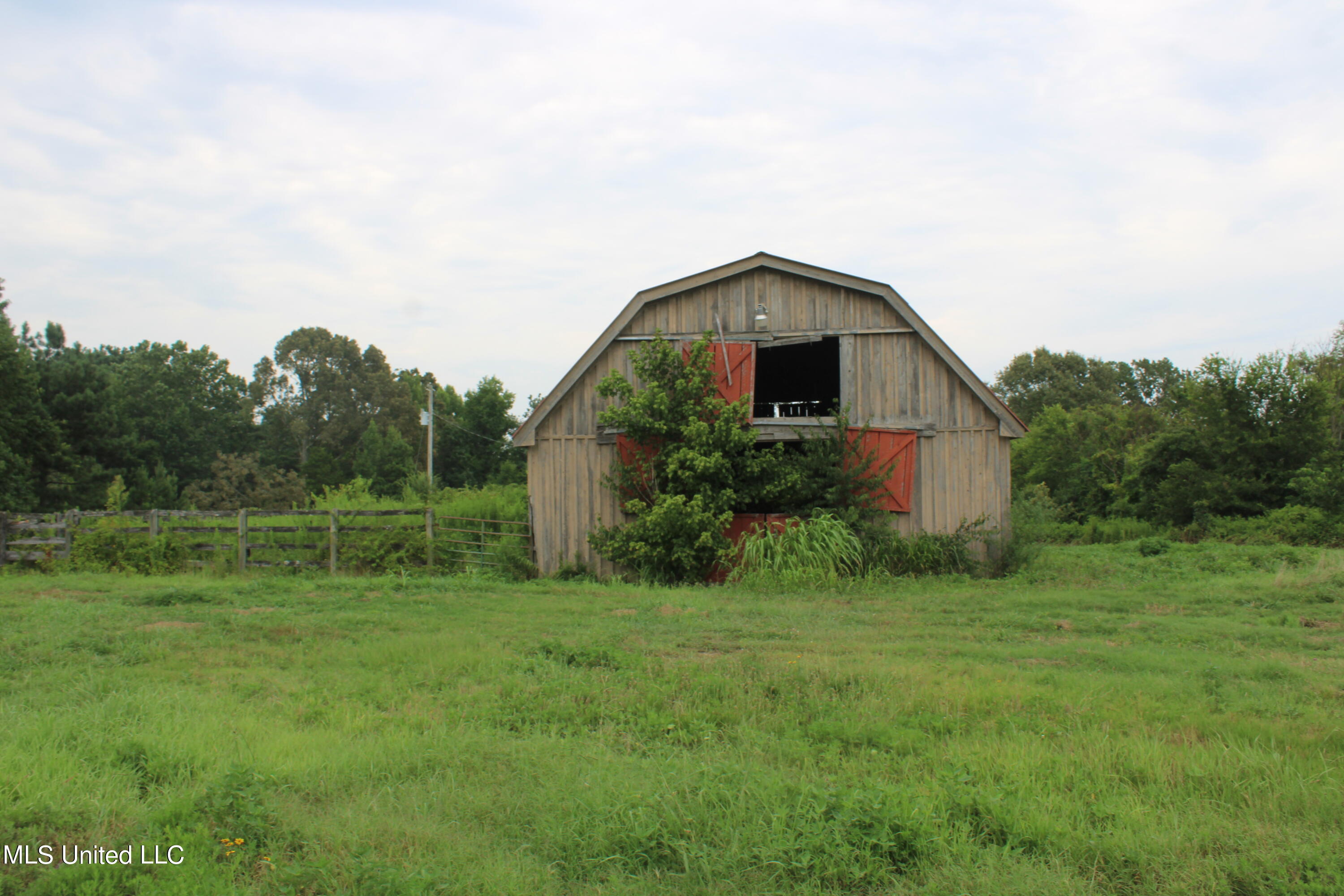 1700 Thomas Road Holly Springs, MS 38635 - Photo 11 of 23 IMG_1947