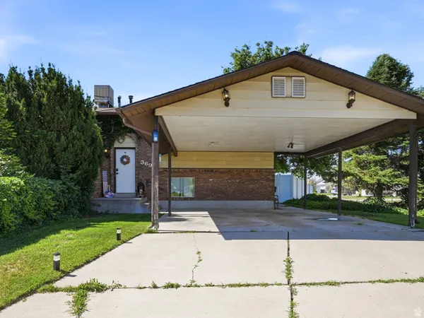 $318,000 | 3695 West 4700th Street South, Roy, UT 84067