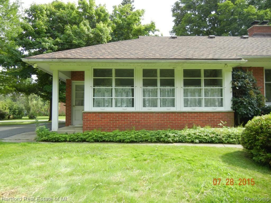 30420 Springview Street Farmington, MI 48334 - Photo 3 of 31 3 season sunroom