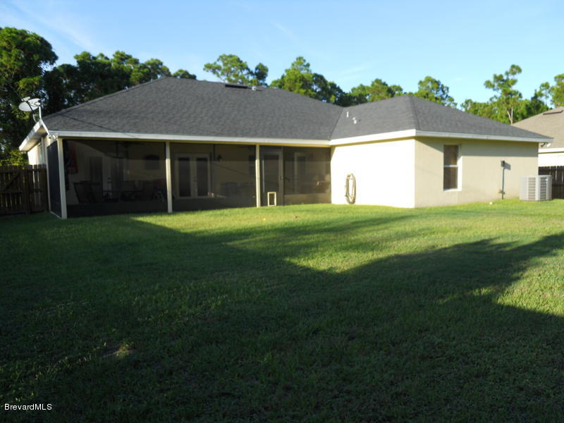 434 Oakleaf Street Southwest Palm Bay, FL 32908 - Photo 2 of 20 434 Oakleaf St SW-house 072
