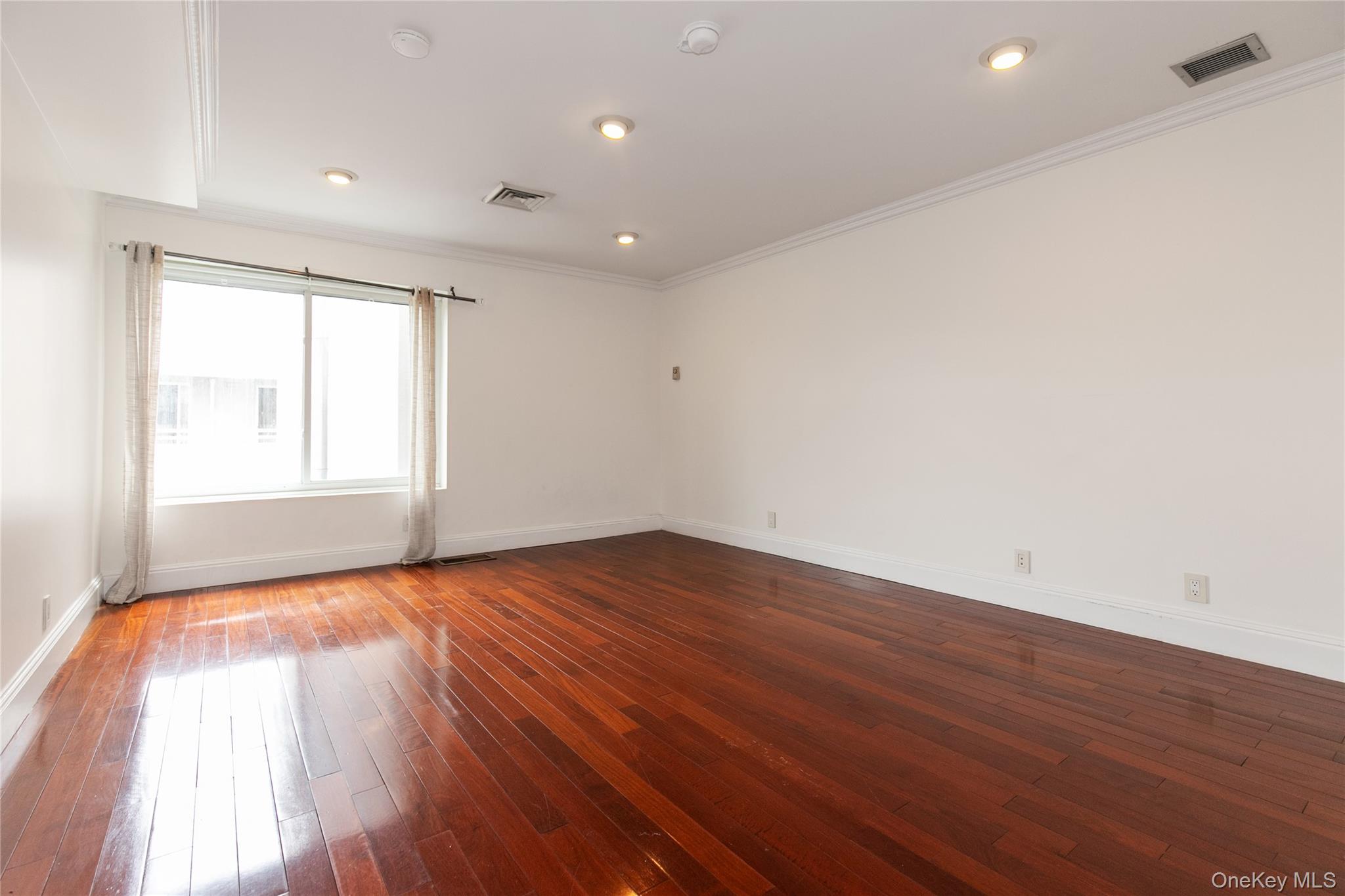 100 Cutter Mill Road, Unit 4V Great Neck, NY 11021 - Photo 25 of 28 Gallery Image 25