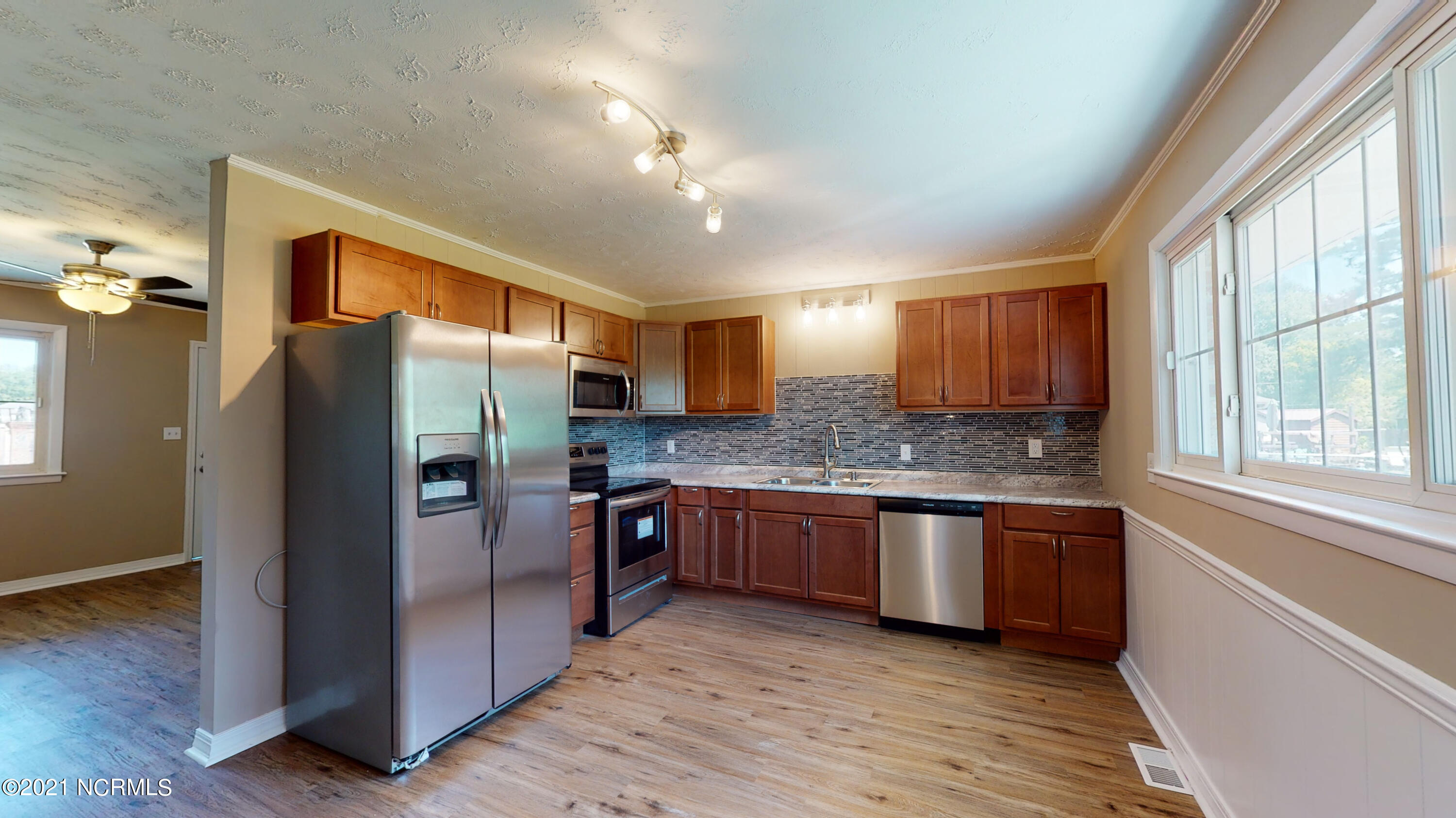12 Sheffield Road Jacksonville, NC 28546 - Photo 11 of 31 KITCHEN