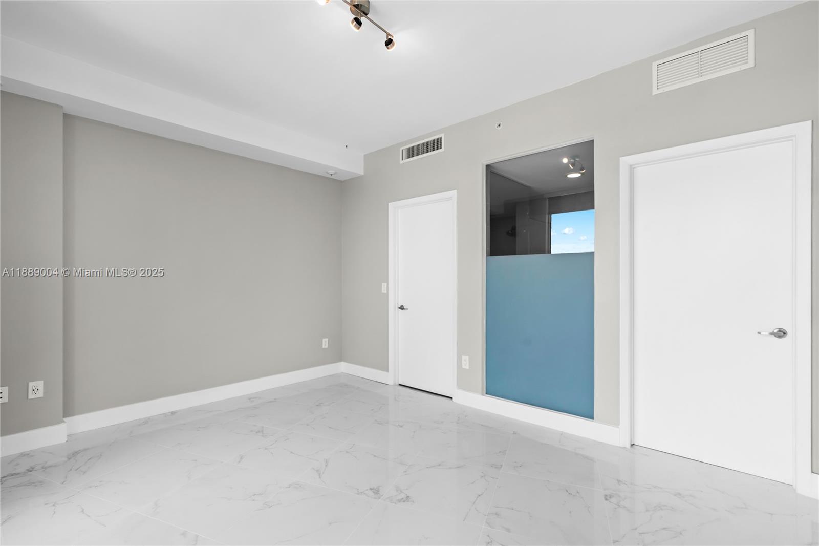 92 Southwest 3rd Street, Unit 5206 Miami, FL 33130 - Photo 8 of 21 a view of an empty room