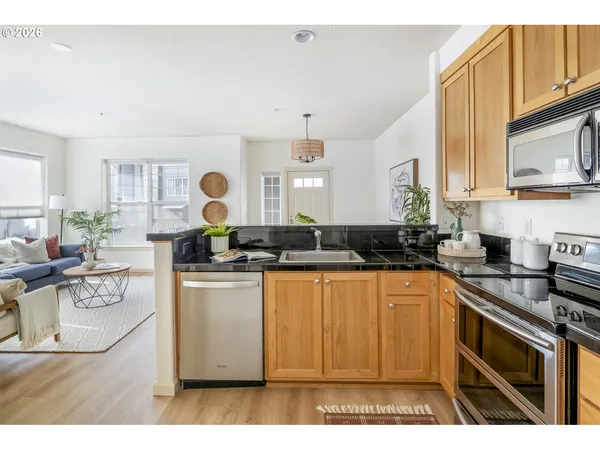 $235,000 | 1100 Southwest 170th Avenue, Unit 100, Beaverton, OR 97003