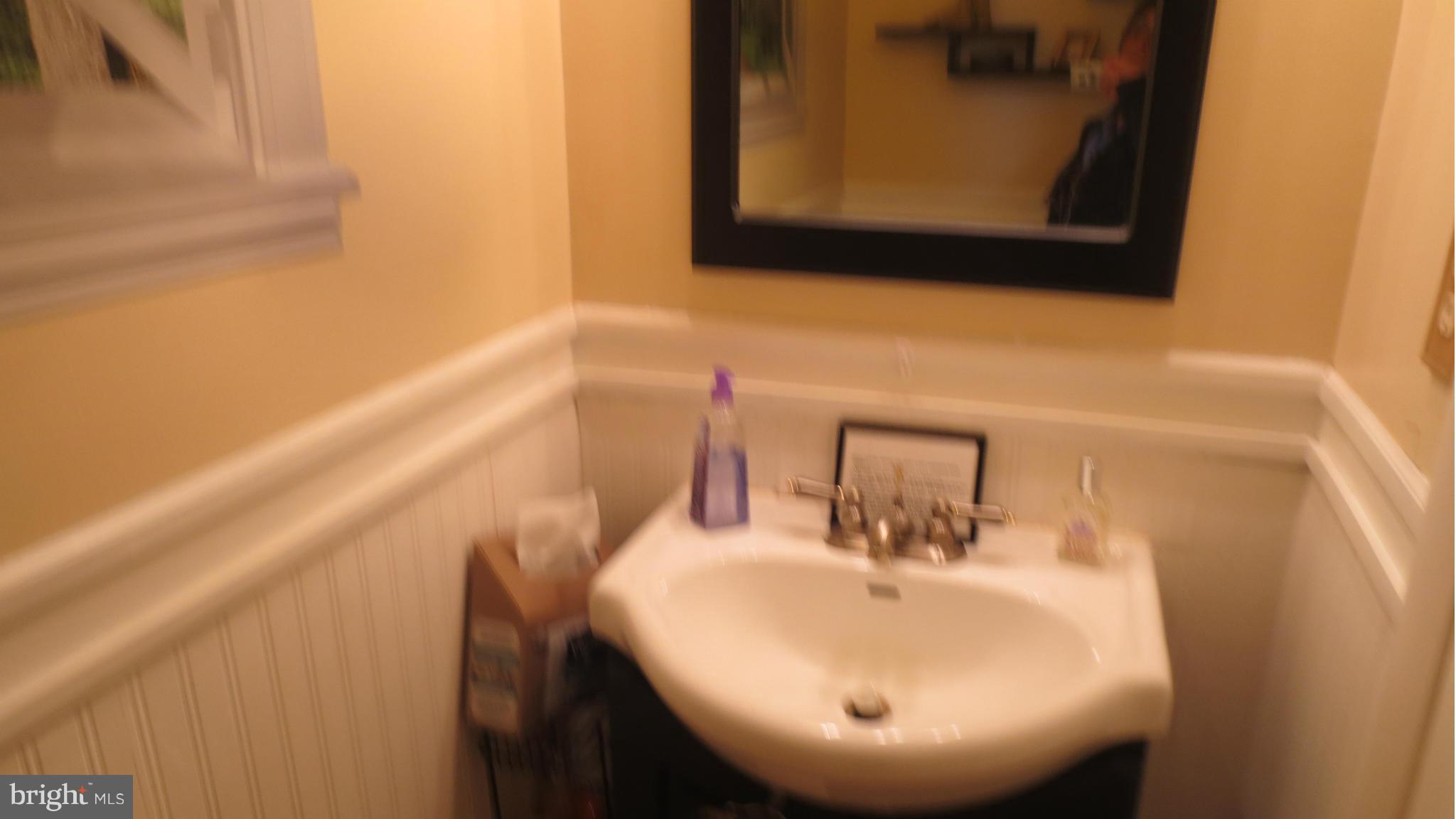 17522 Hoskinson Road Poolesville, MD 20837 - Photo 7 of 18 Half Bath