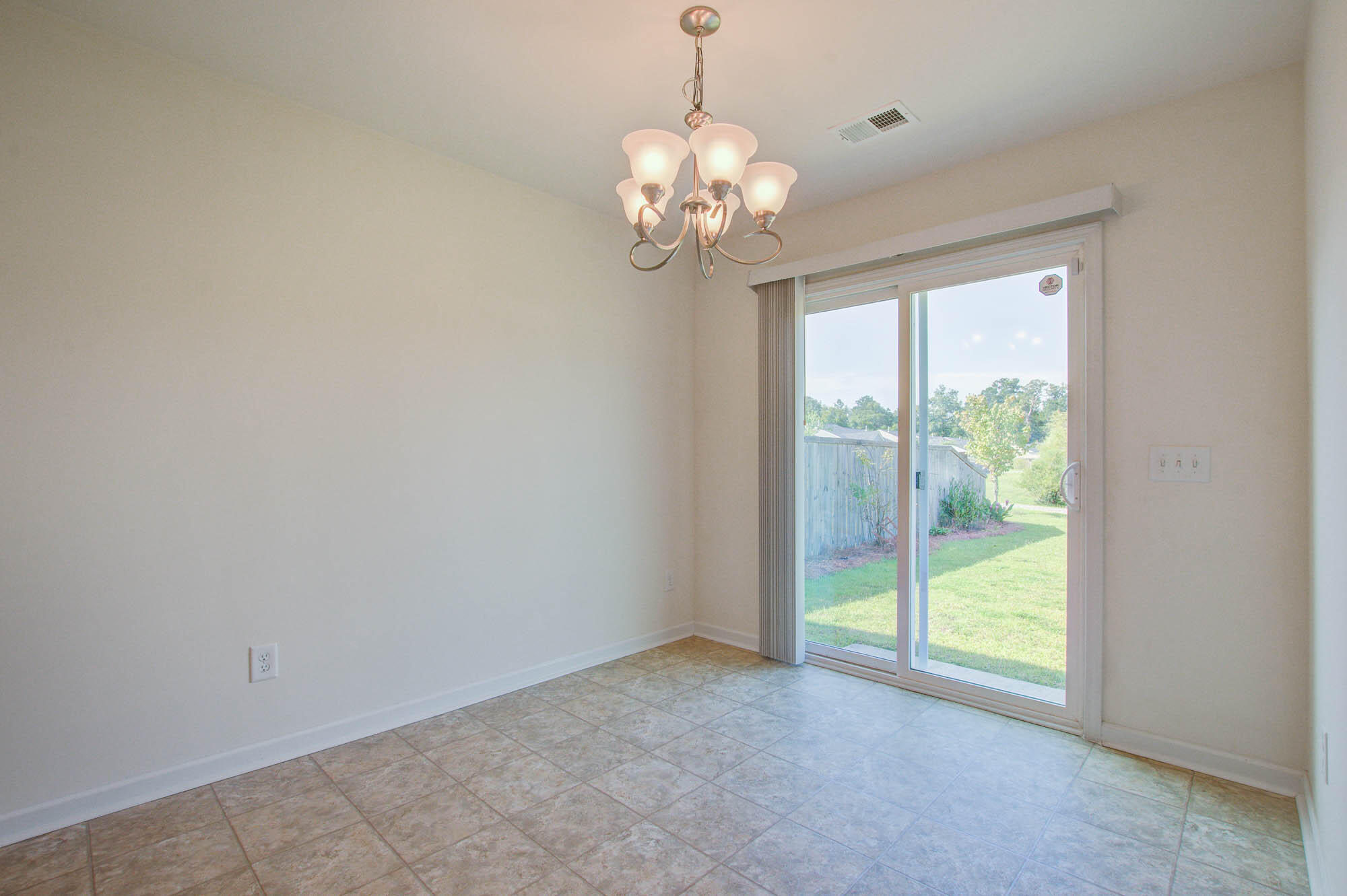 183 Brittondale Road Summerville, SC 29485 - Photo 7 of 20 183 (8)