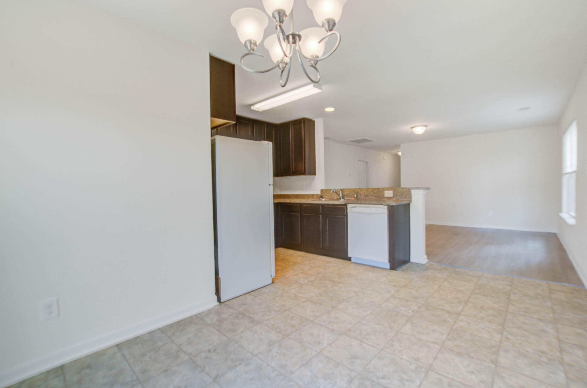 183 Brittondale Road Summerville, SC 29485 - Photo 8 of 20 183 (9)