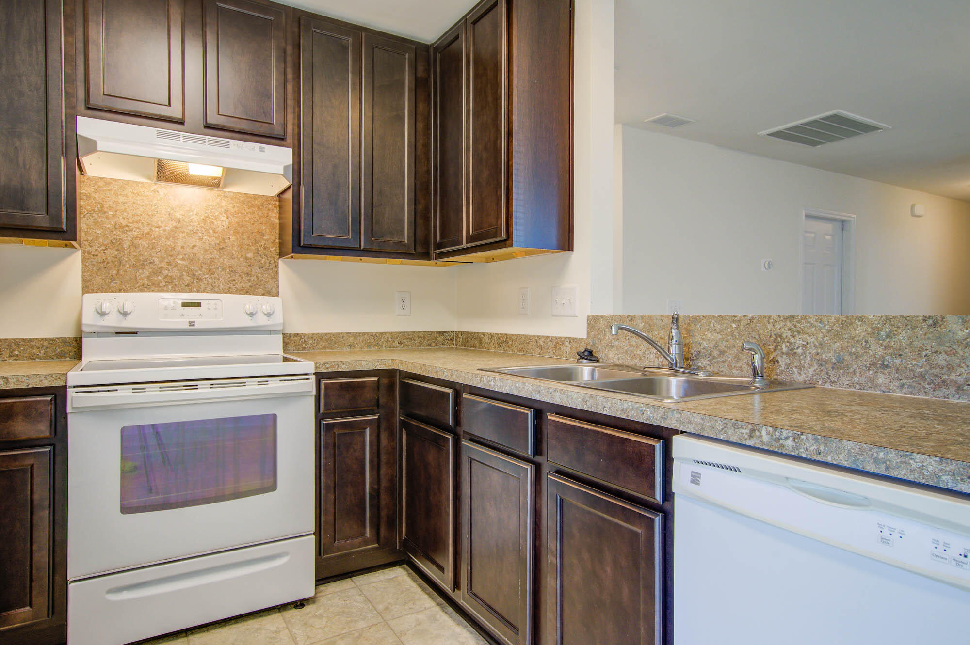 183 Brittondale Road Summerville, SC 29485 - Photo 9 of 20 183 (10)