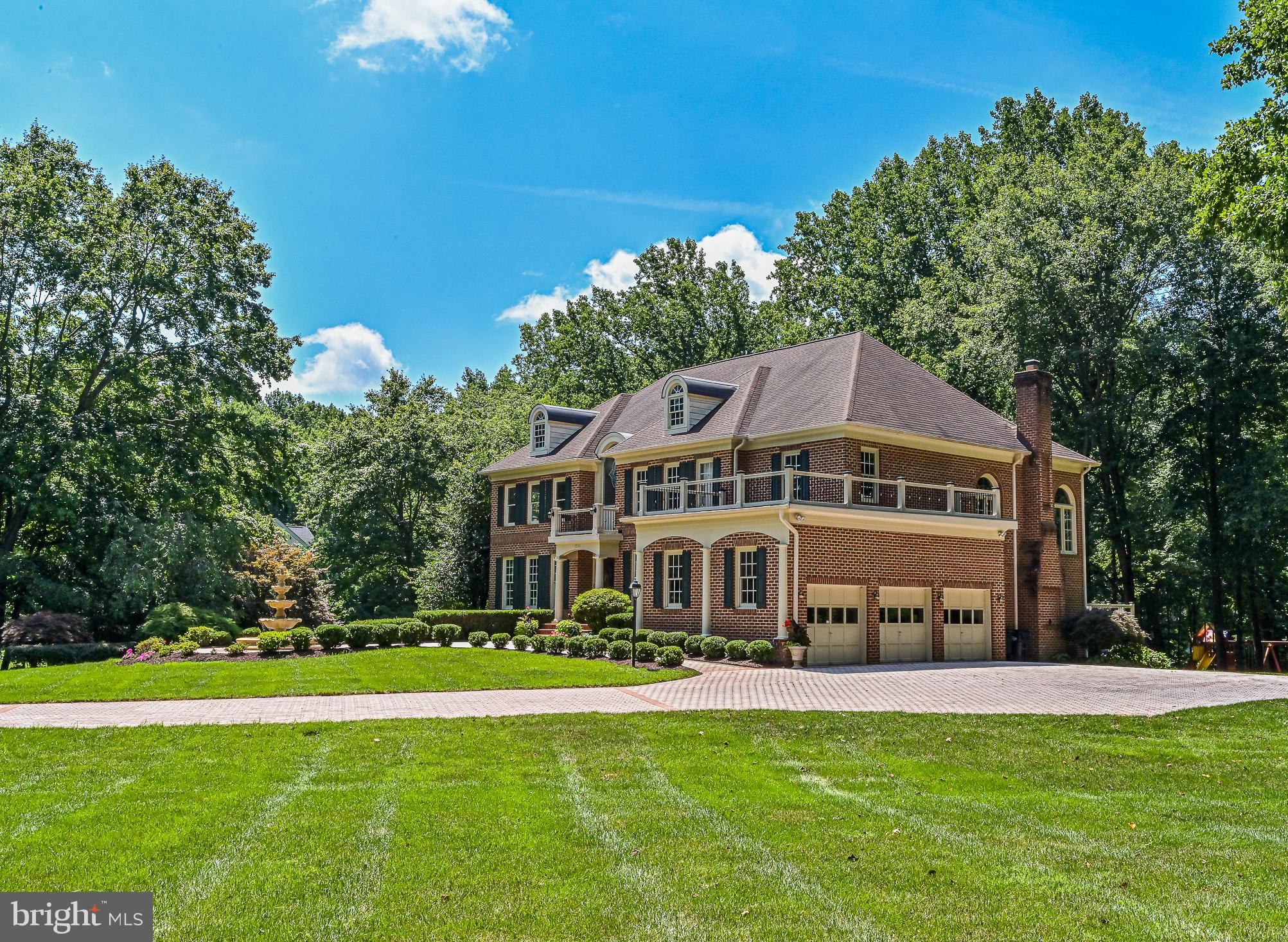 10313 Forest Maple Road Vienna, VA 22182 - Photo 2 of 59 Side Exterior