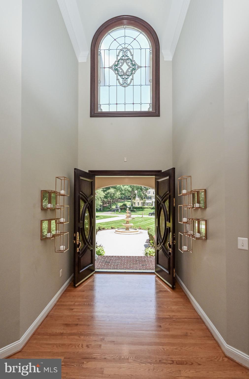 10313 Forest Maple Road Vienna, VA 22182 - Photo 4 of 59 Foyer