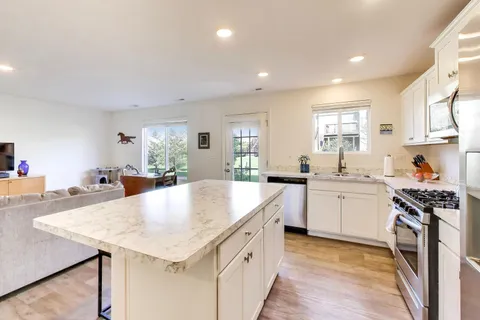 $319,900 | 1205 Prairie View Parkway, Cary, IL 60013