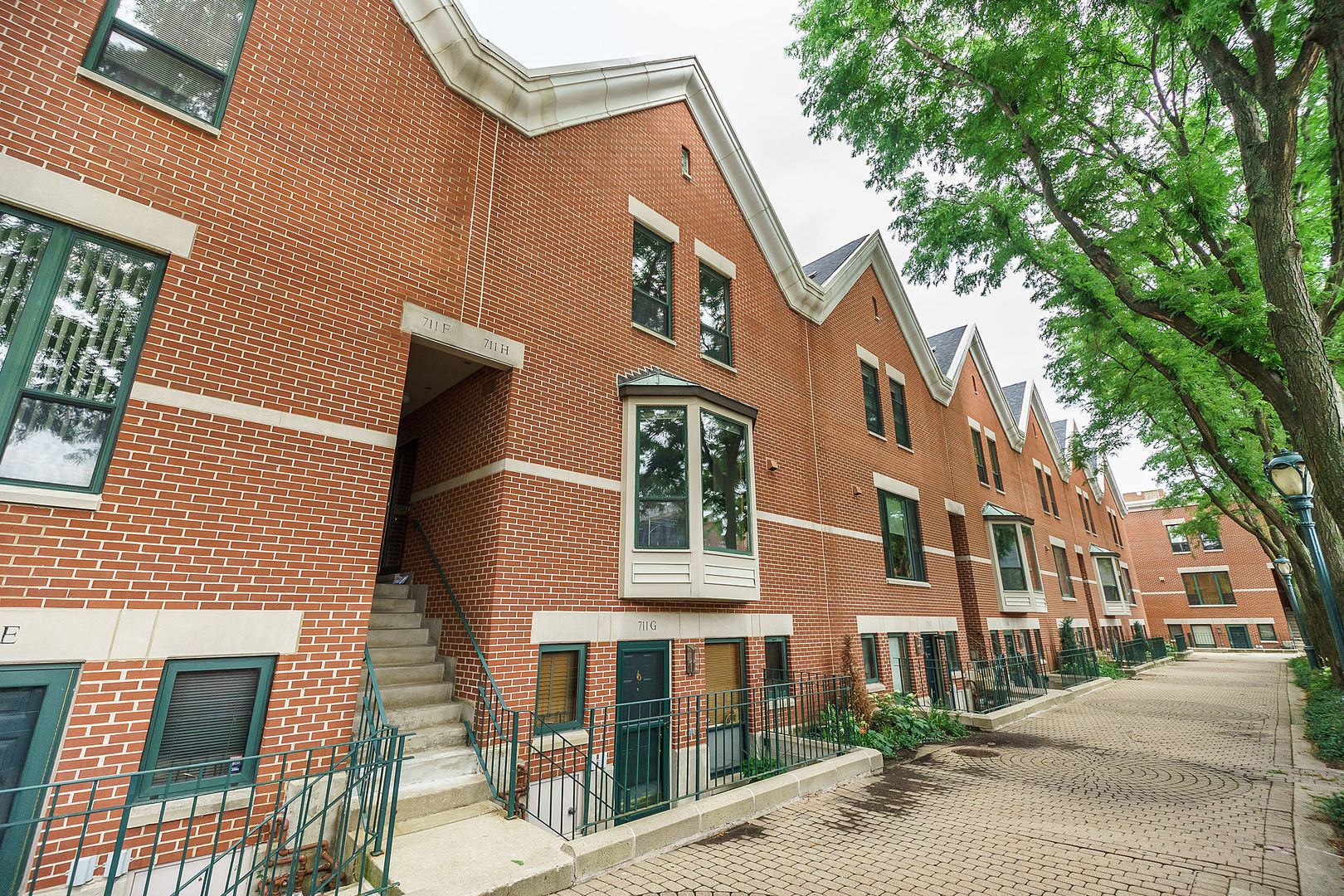 711 South Ashland Avenue, Unit H Chicago, IL 60607 - Photo 2 of 19