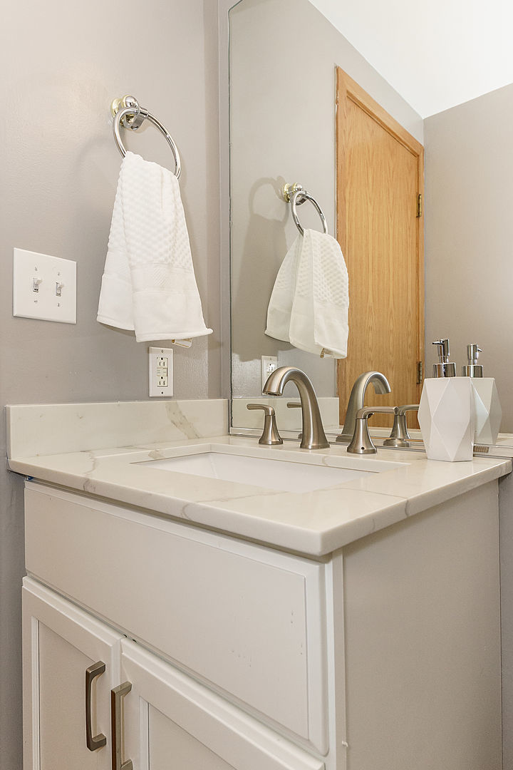 711 South Ashland Avenue, Unit H Chicago, IL 60607 - Photo 13 of 19
