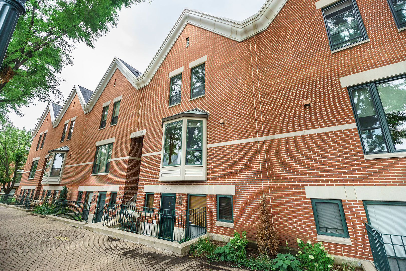 711 South Ashland Avenue, Unit H Chicago, IL 60607 - Photo 3 of 19