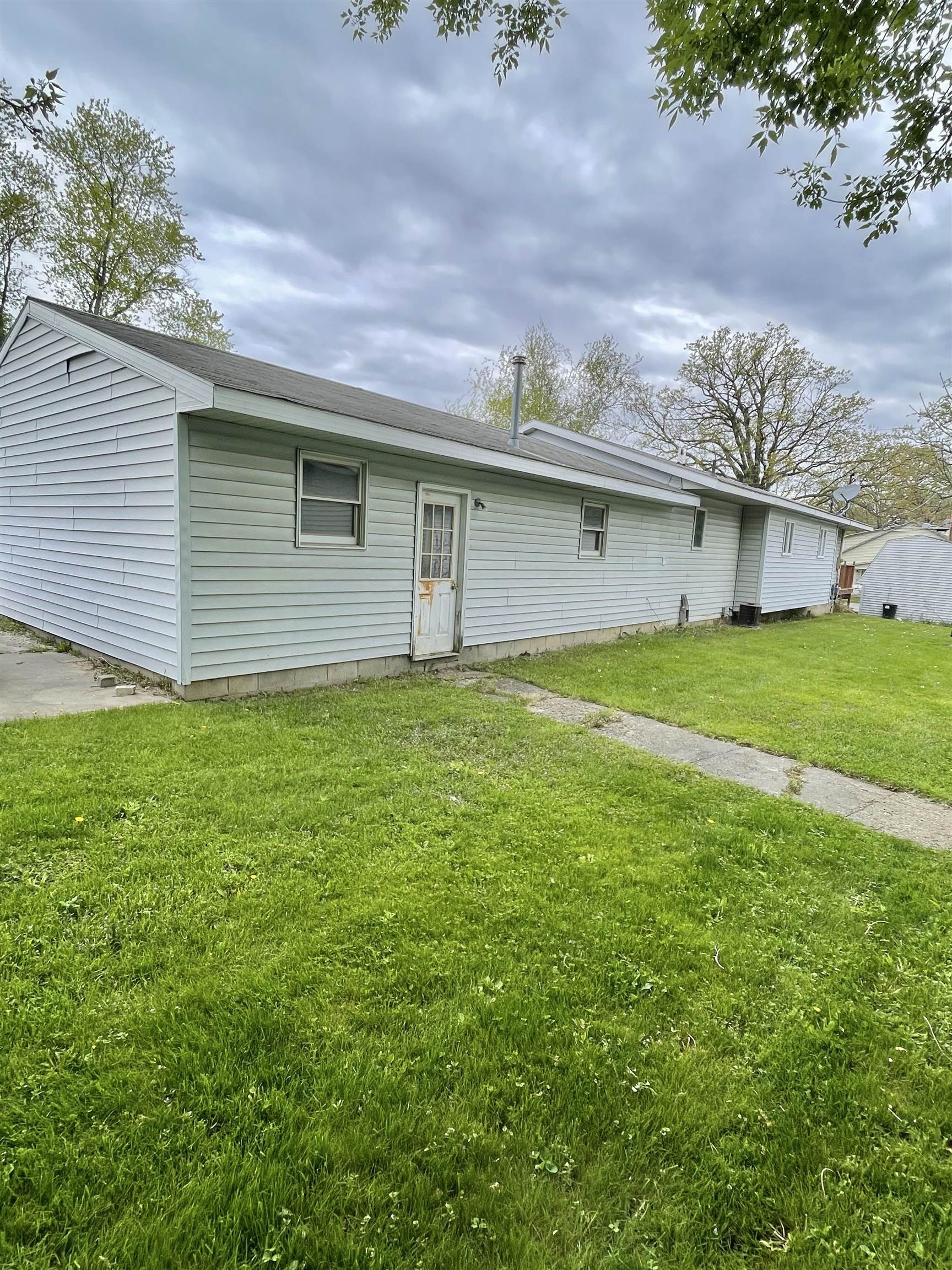 703 Division Owosso, MI 48867 - Photo 5 of 28
