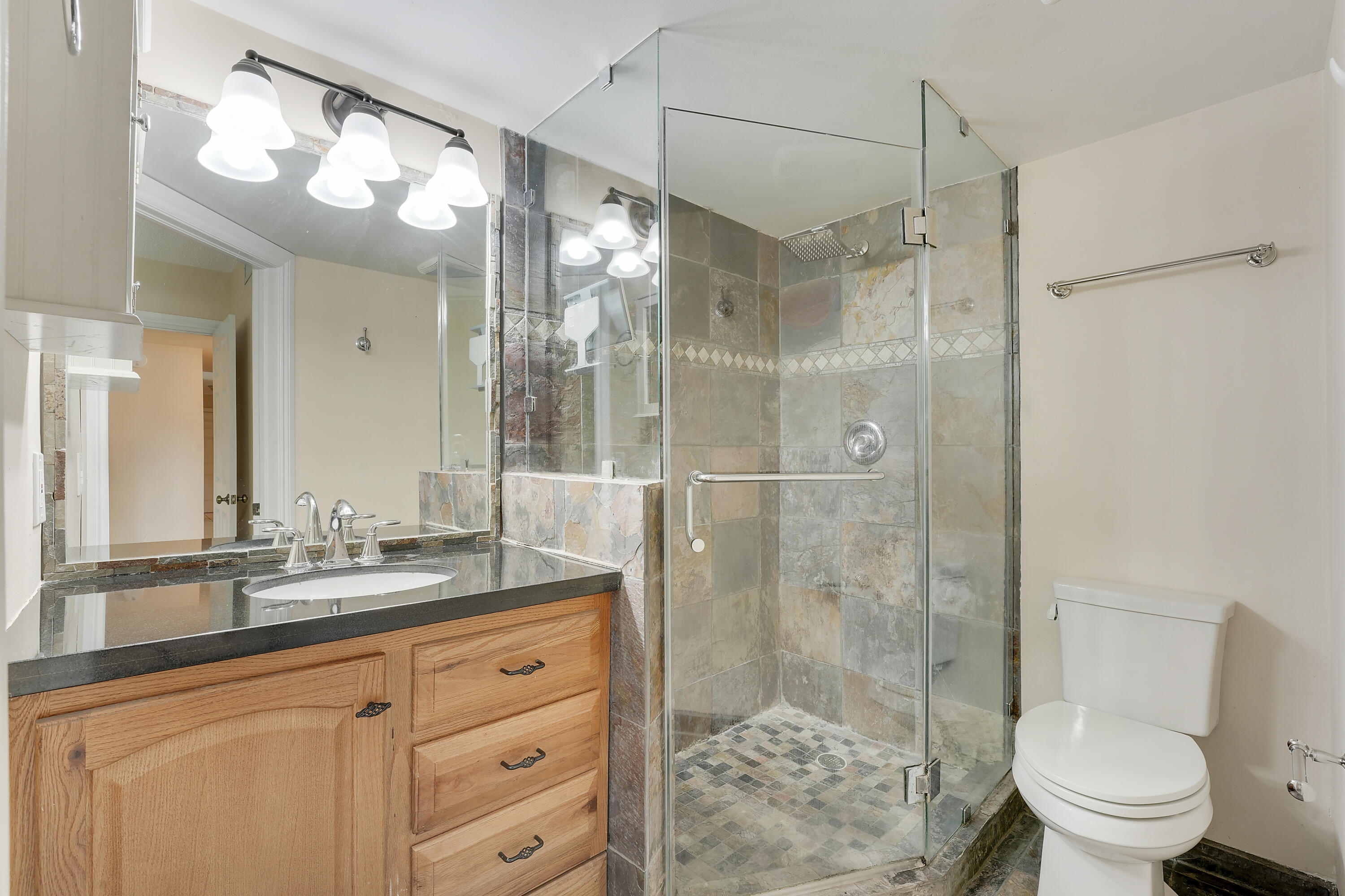 150 Pineview Road, Unit K4 Jupiter, FL 33469 - Photo 11 of 14 150 Pineview primary bath