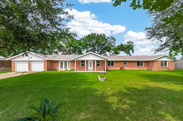 $378,000 | 18219 Kings Lynn Street, Webster, TX 77058
