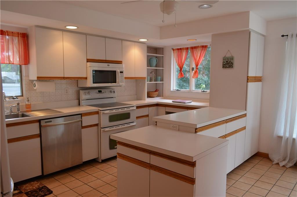 323 Churchill Road Churchill, PA 15235 - Photo 15 of 25 Gallery Image 15