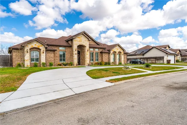 $525,000 | 1864 The Grand Drive, Kingsville, TX 78363