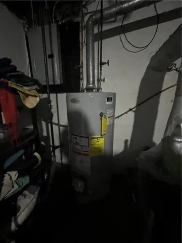 a view of entryway and hall