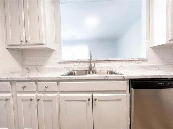 $220,000 | 825 Commerce Boulevard, Riverdale, GA 30296