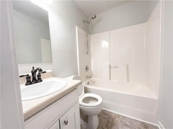$220,000 | 825 Commerce Boulevard, Riverdale, GA 30296