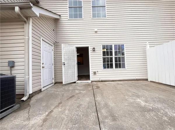 $220,000 | 825 Commerce Boulevard, Riverdale, GA 30296