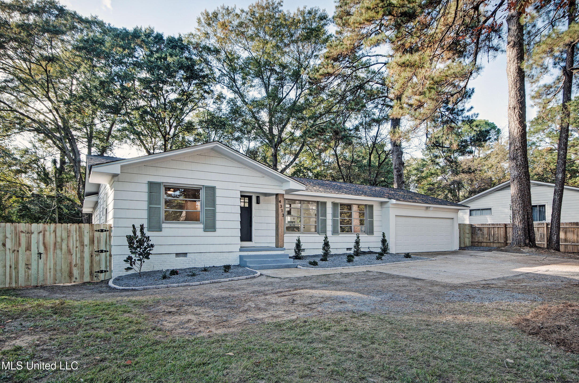 4313 Ridgewood Road Jackson, MS 39211 - Photo 2 of 26 IMGP6432_3_4