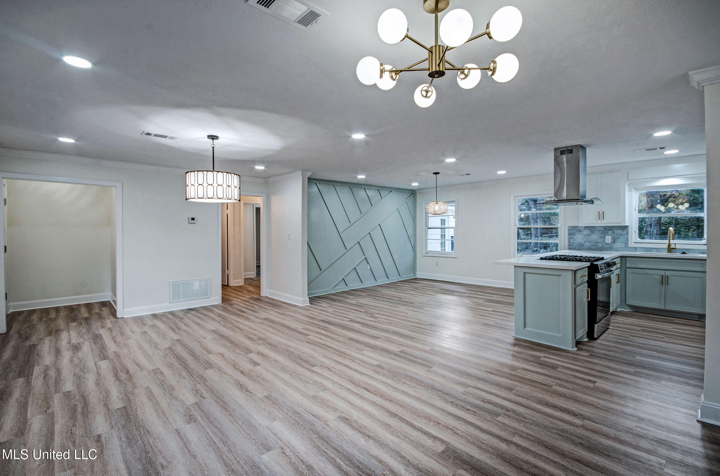 4313 Ridgewood Road Jackson, MS 39211 - Photo 5 of 26 IMGP6462_3_4