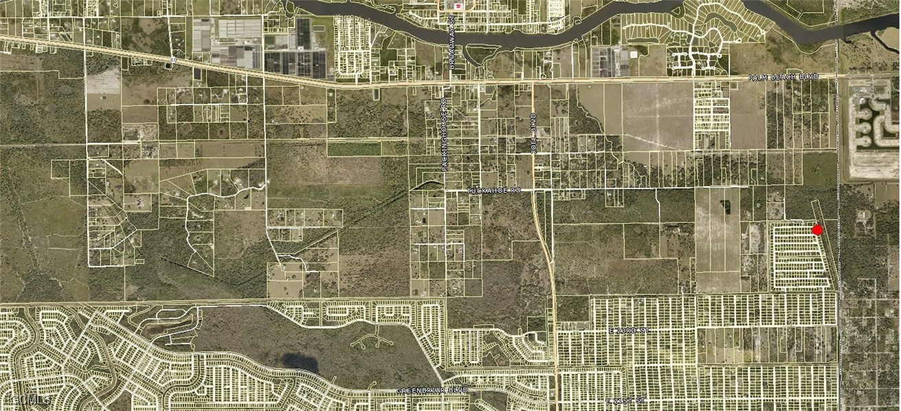 3002 Fitch Avenue Alva, FL 33920 - Photo 3 of 4 a bathroom with a shower