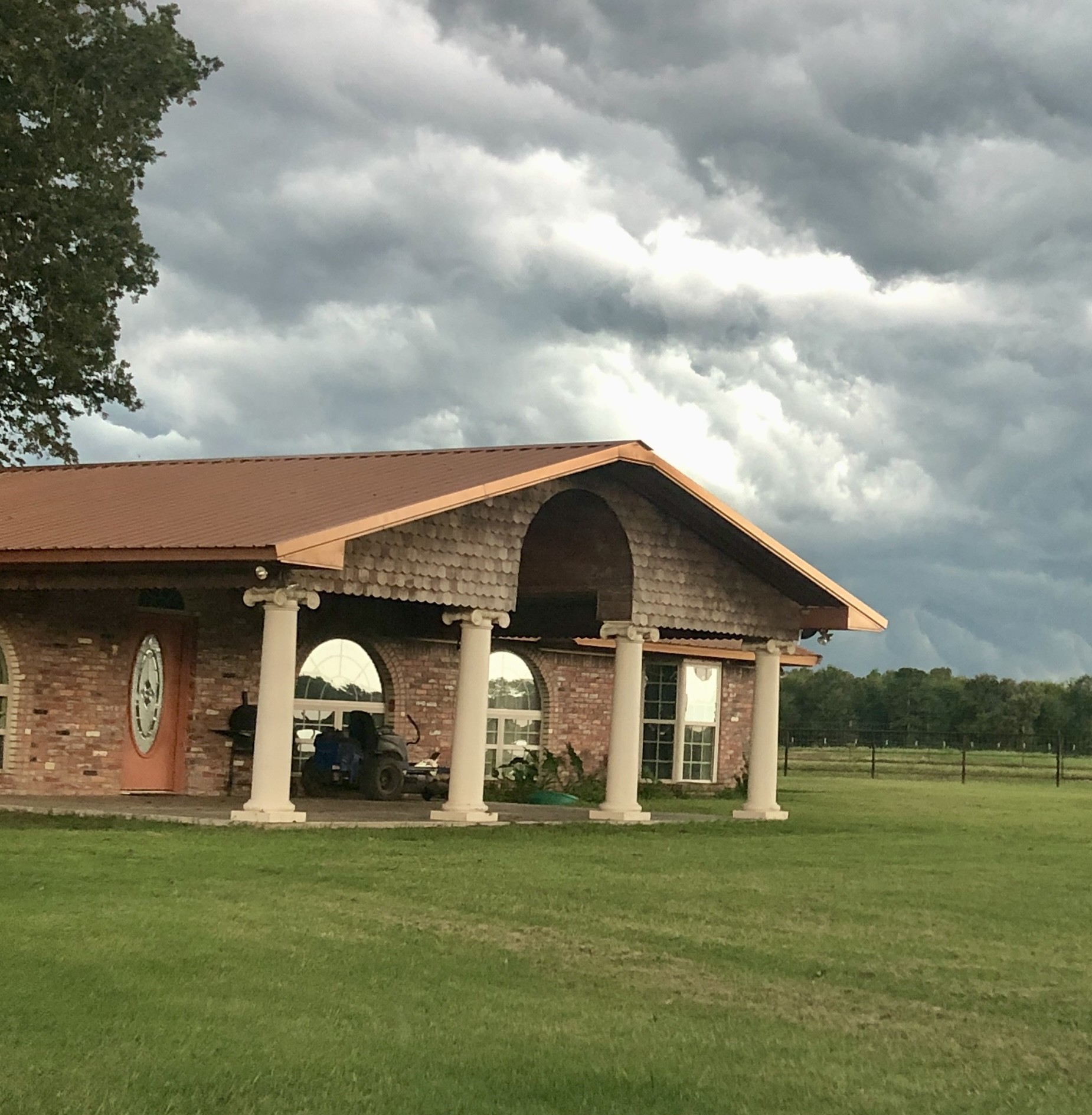 511 County Road 161 Long Branch, TX 75669 - Photo 4 of 32 a front view of a house with garden