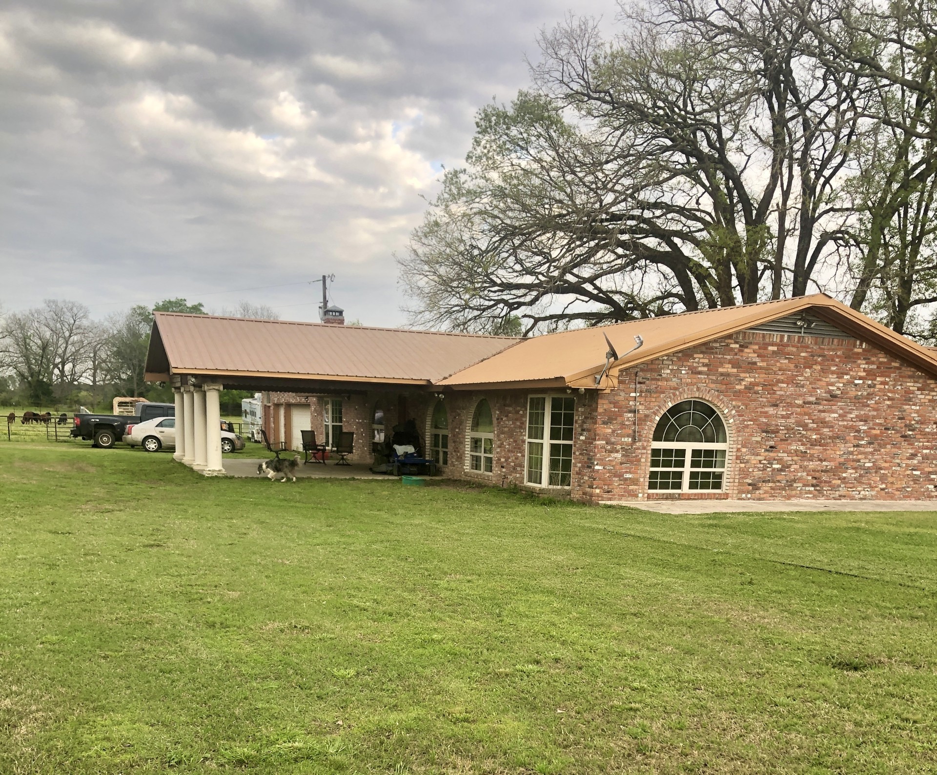 511 County Road 161 Long Branch, TX 75669 - Photo 6 of 32 a front view of a house with garden