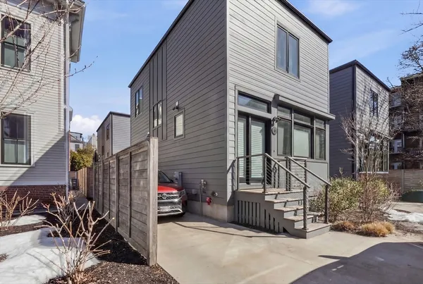 $8,000 | 6 Richardson Street, Unit 6, Cambridge, MA 02139