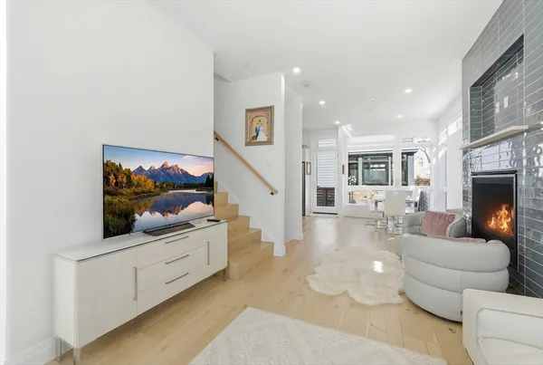 $8,000 | 6 Richardson Street, Unit 6, Cambridge, MA 02139