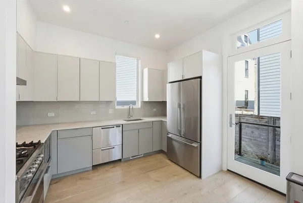 $8,000 | 6 Richardson Street, Unit 6, Cambridge, MA 02139