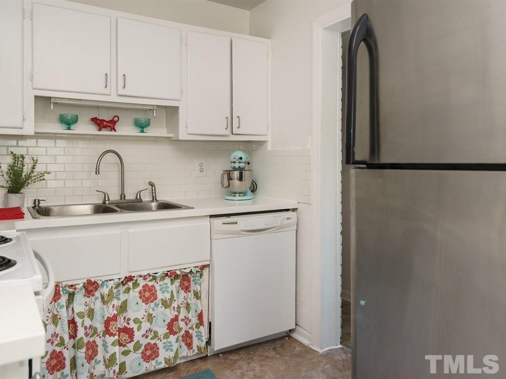 2315 Kennington Road Raleigh, NC 27610 - Photo 9 of 25